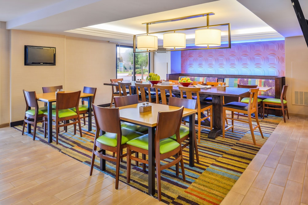 Fairfield Inn Marriott Rochester Airport 29/37