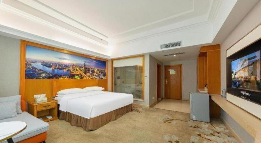 Vienna Hotel Guangzhou Luochongwei Passenger Station 24/43