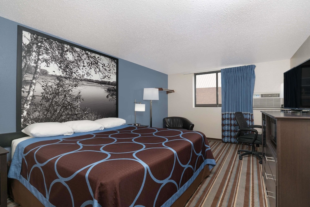 Super 8 By Wyndham Willmar 12/18