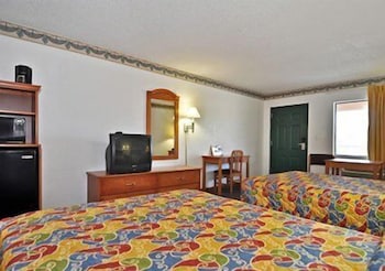 Econo Lodge Inn & Suites Albany North 16/41
