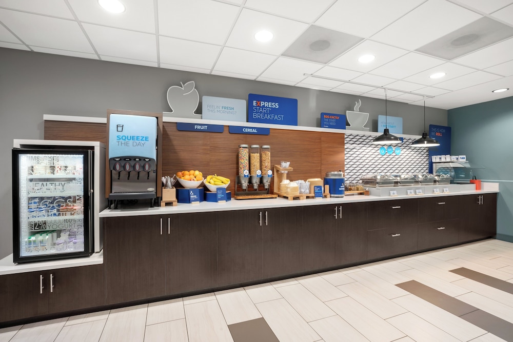 Holiday Inn Express Hotel Suites A Marysville 10/71