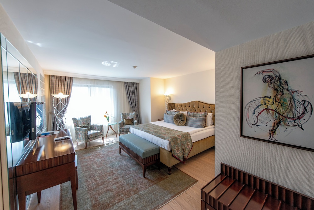 PRESIDENTIAL, SUITE