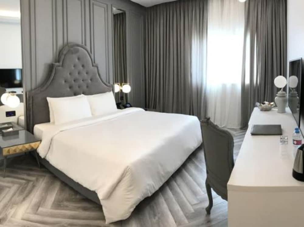 The Nishat Hotel Johar Town 20/50