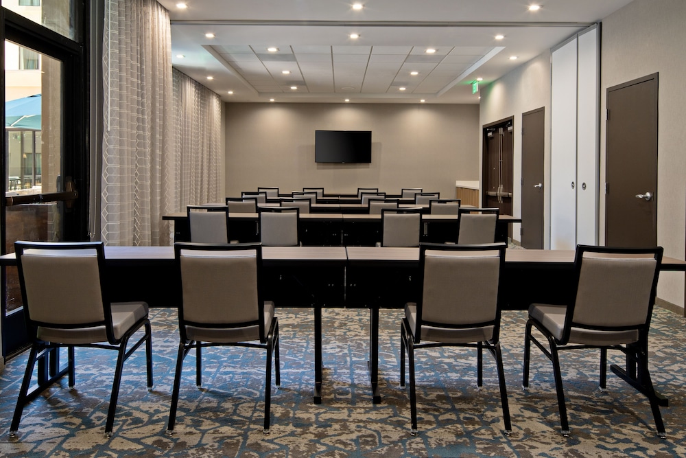 SpringHill Suites by Marriott Valencia 35/38