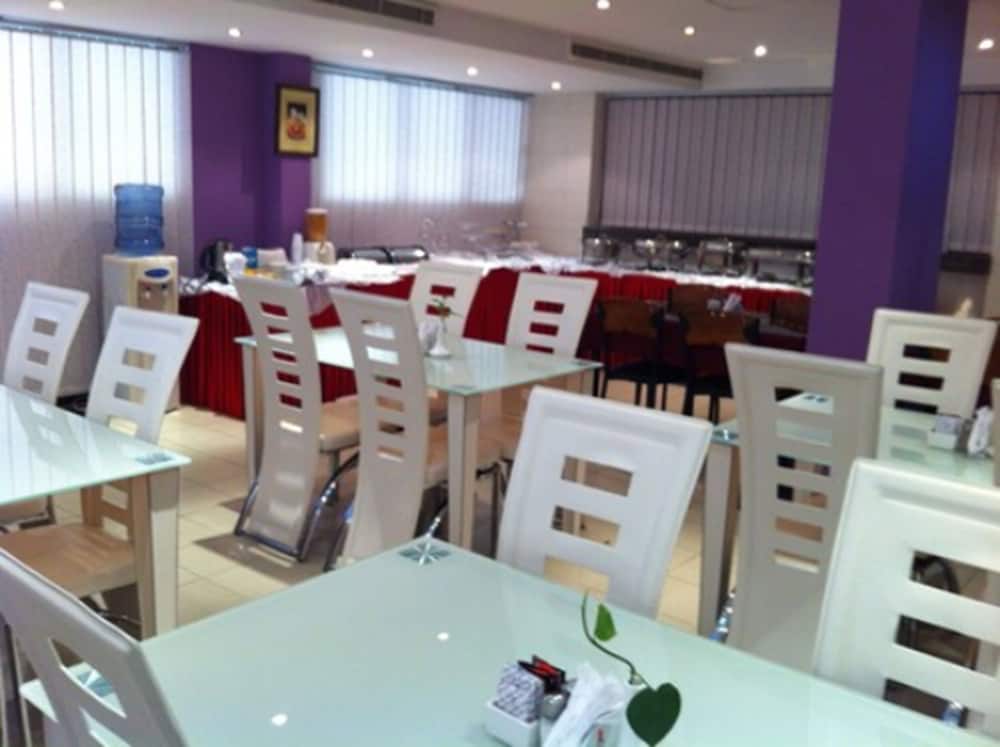 Al Jazeera Hotel Apartments LLC 25/30
