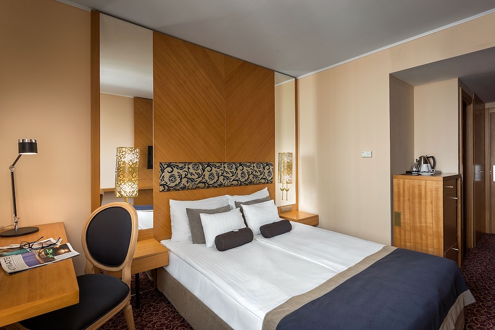 غرفة قياسية بسرير كوين، Marmara Hotel 2/4