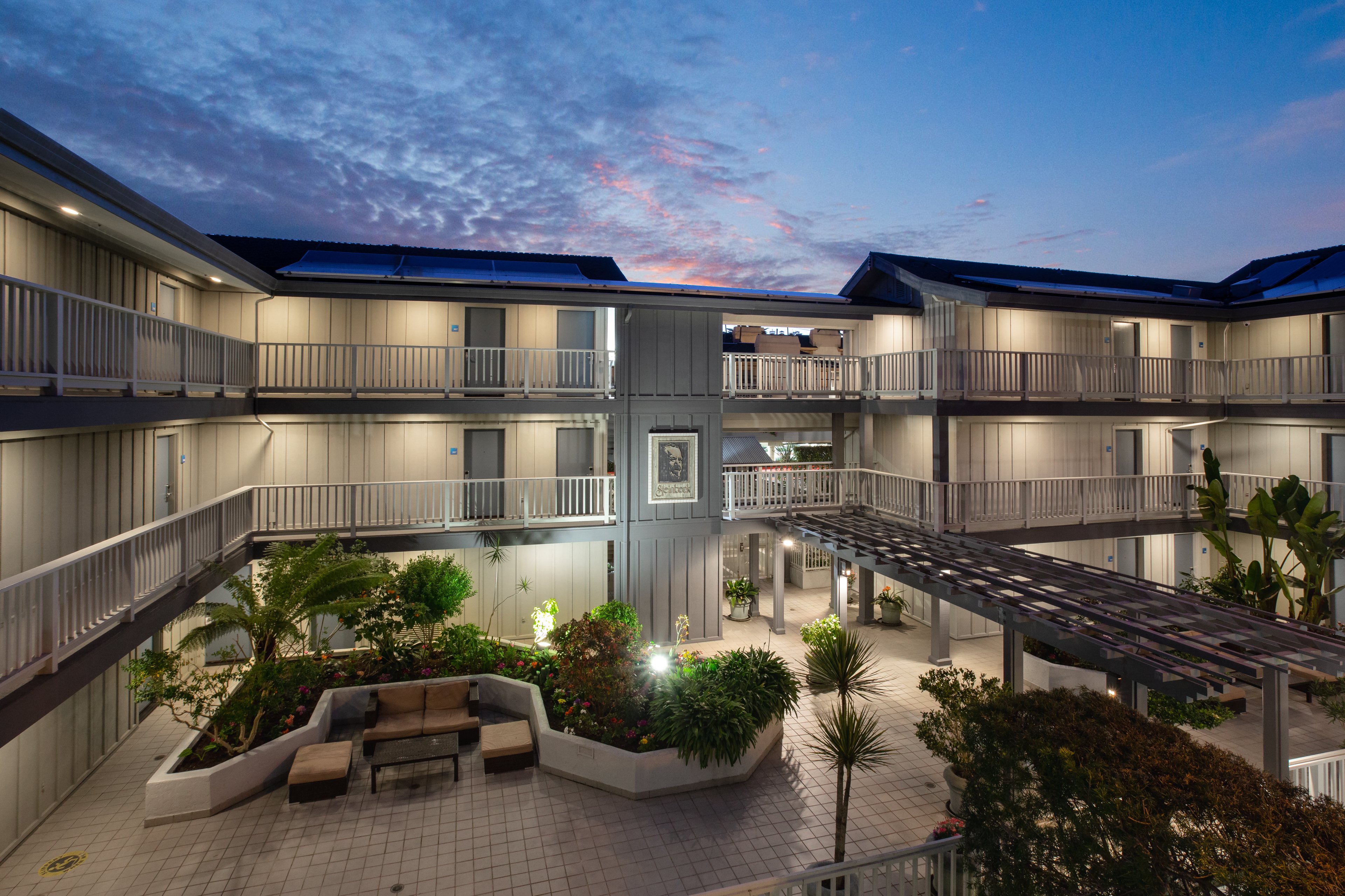 Holiday Inn Express Monterey Cannery Row 4/66