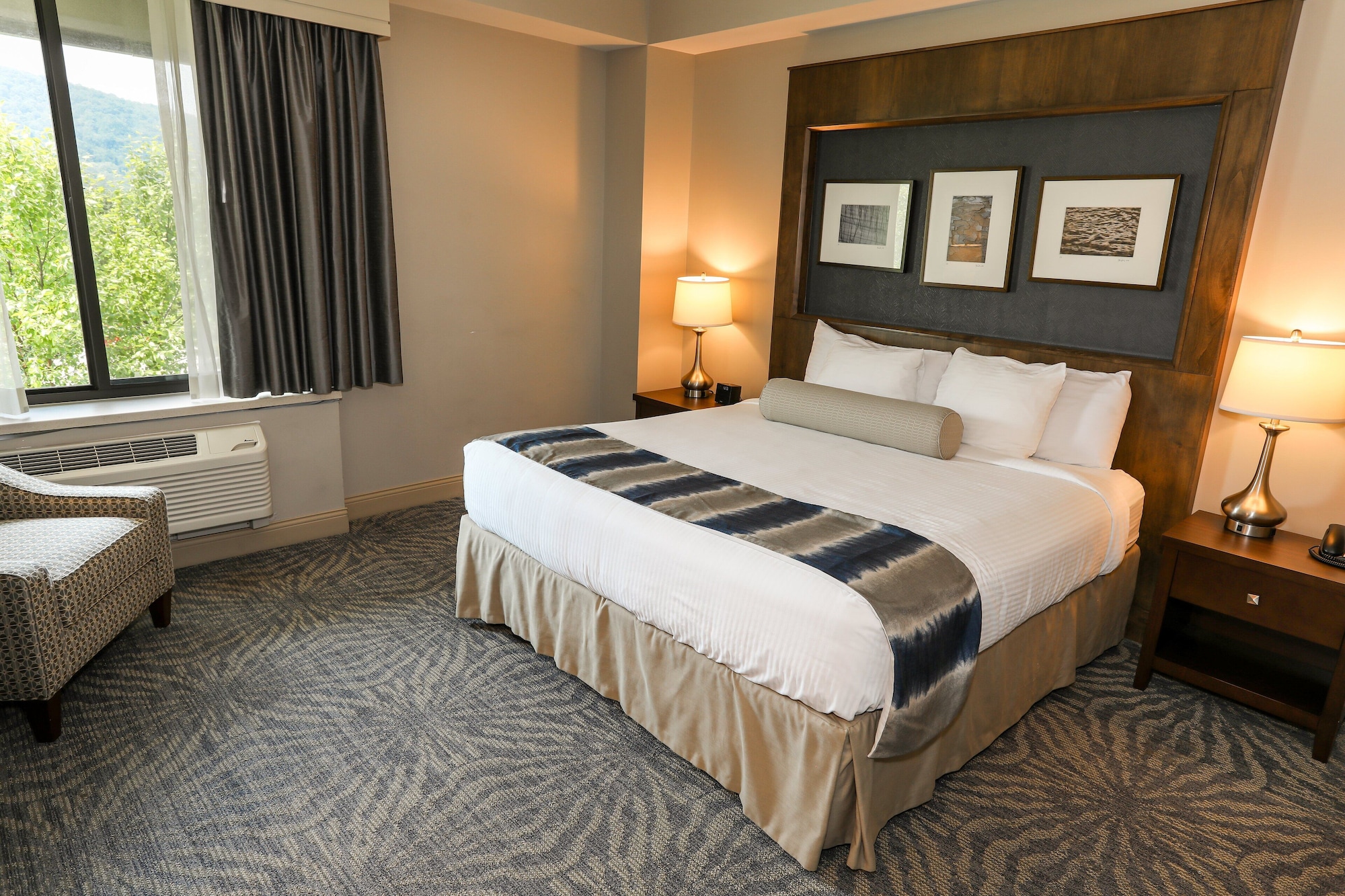 Highland, Standard, King Bed