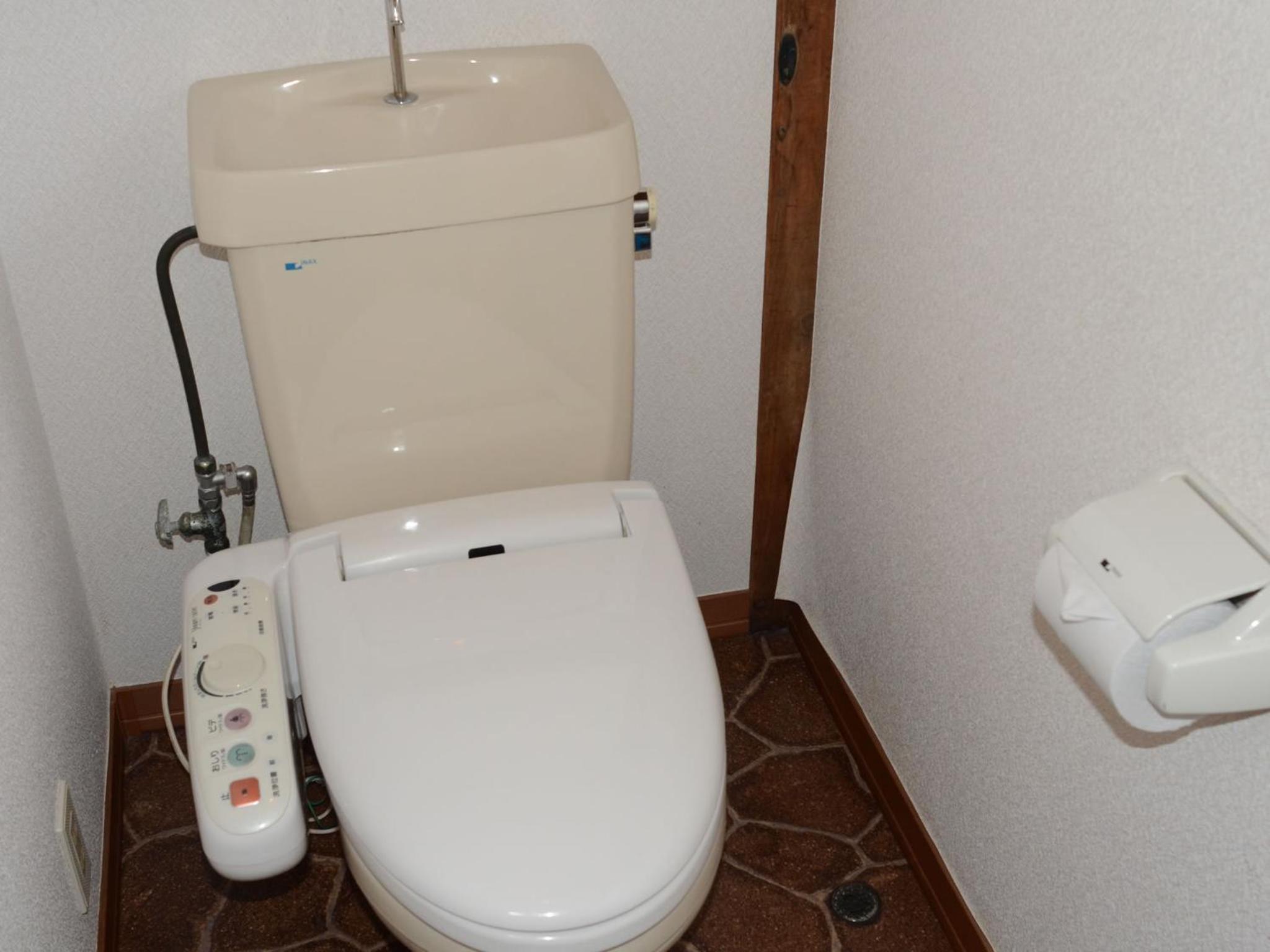 JAPANESE, SHARED BATHROOM