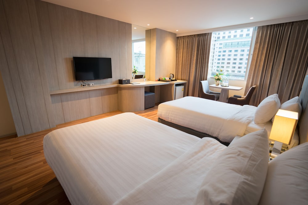 New Season Square Hotel 13/39