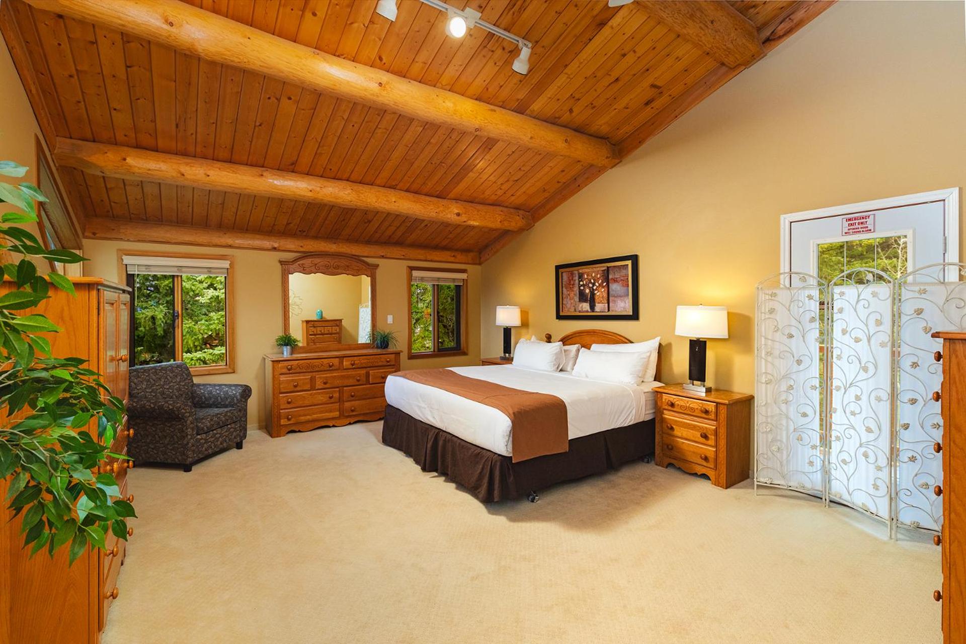 Overlander Mountain Lodge 6/22