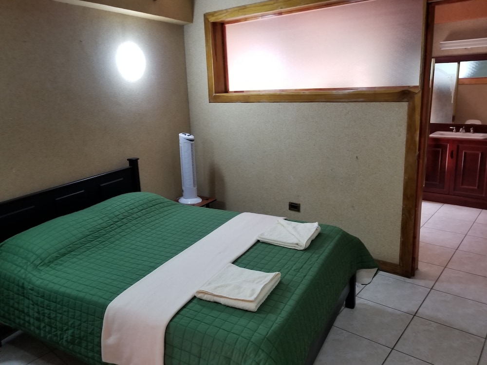 4 BEDROOMS, LUXURY, HOUSE, POOL VIEW, KITCHEN