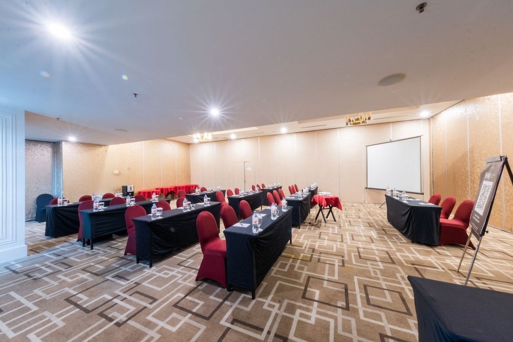 Grand Jatra Hotel 58/70