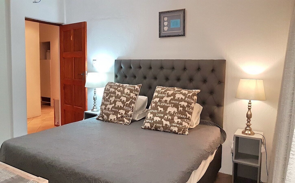 Six Valk Avenue Self Catering Guest House 16/50