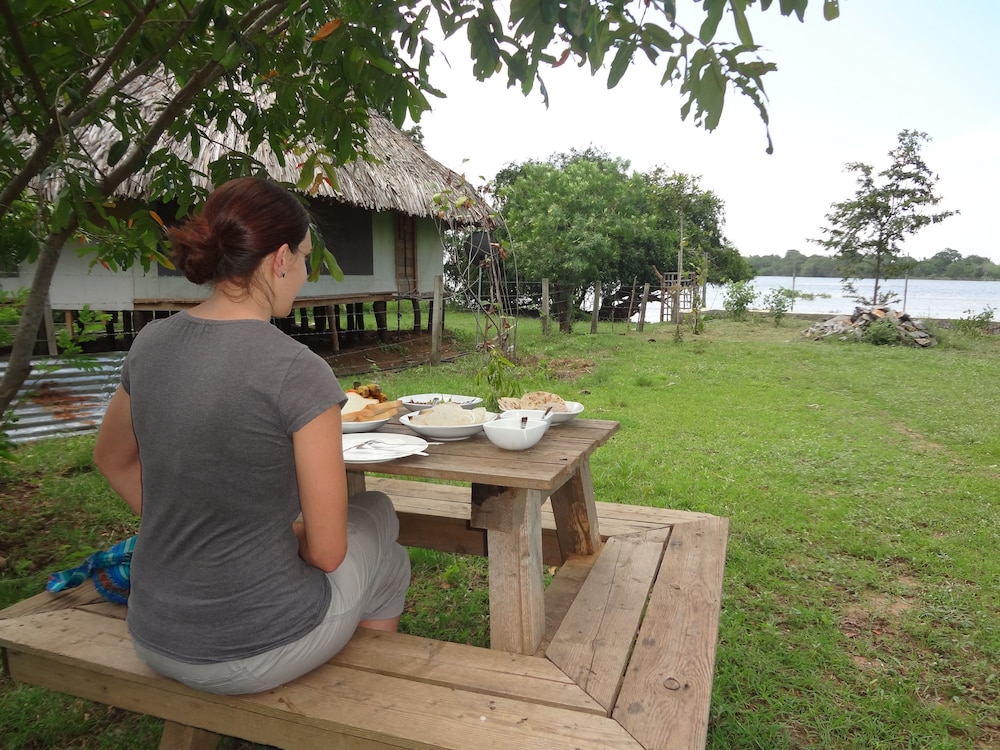 Yala Lake View Cabanas 24/28