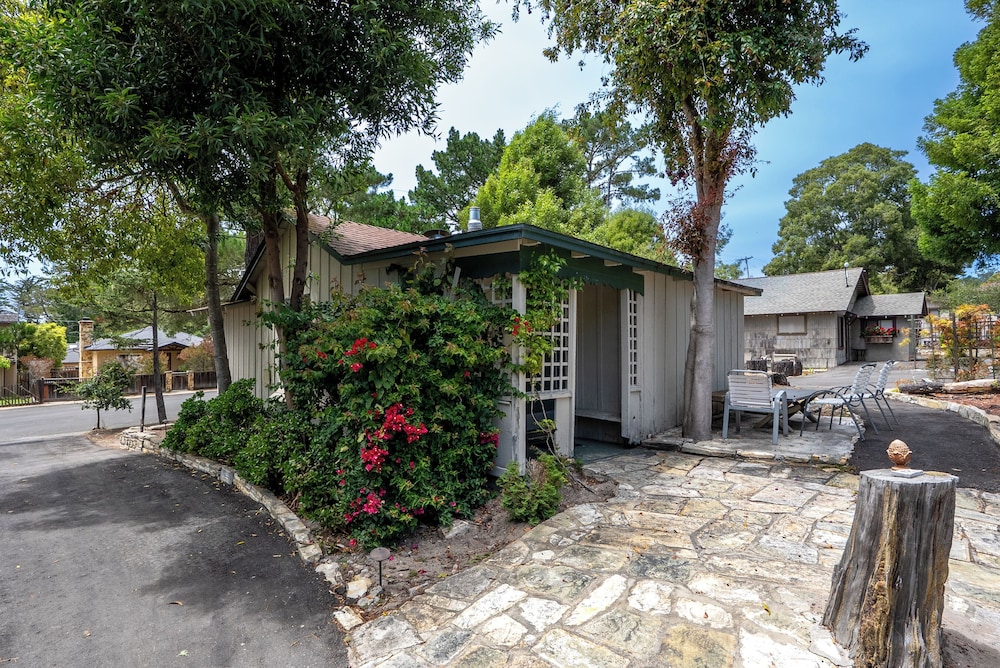 Carmel Resort Inn 62/72