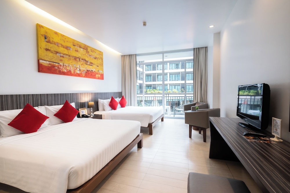 Deluxe, Quadruple, 2 King Beds