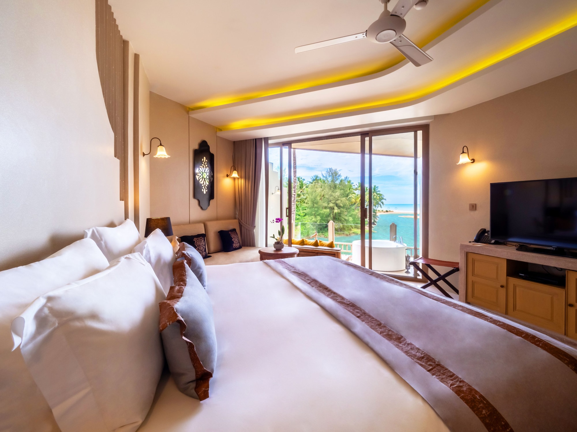 Junior Suite, King Bed, Sea Side, Hot Tub