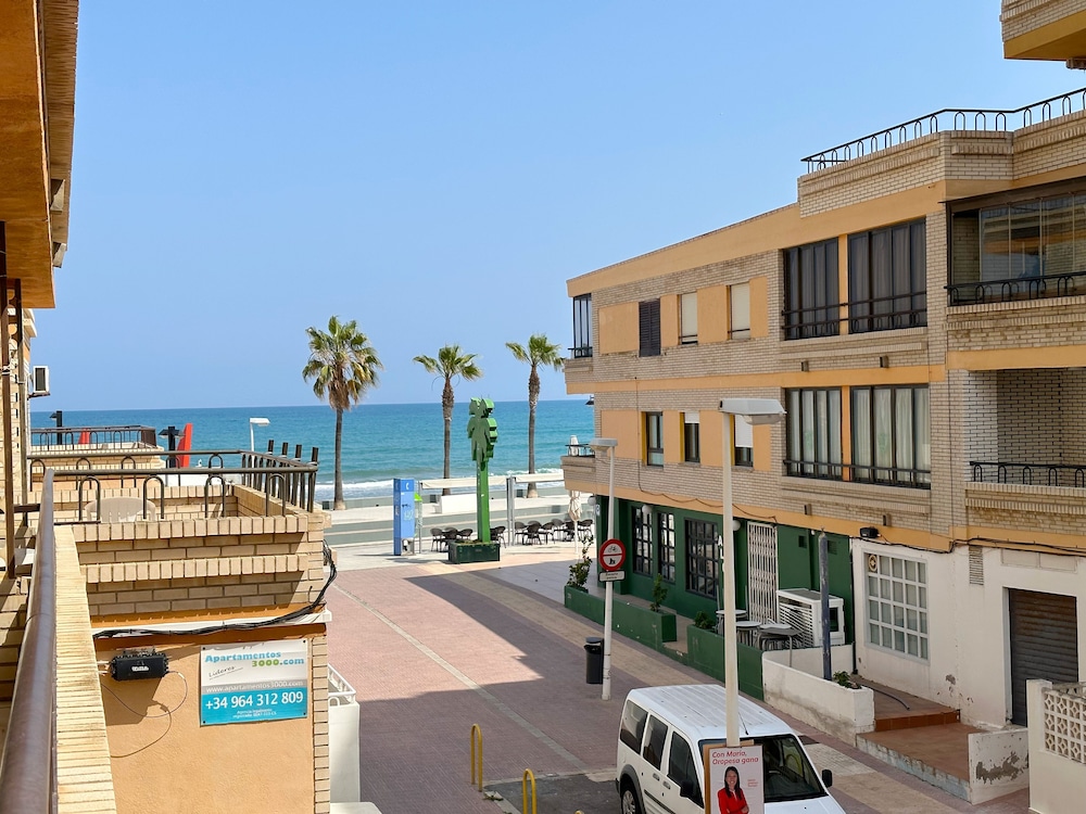 APARTAMENTOS BERNAT PIE DE PLAYA 3000 62/68