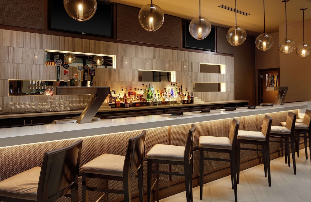 Embassy Suites By Hilton Crystal City National Airport 41/65