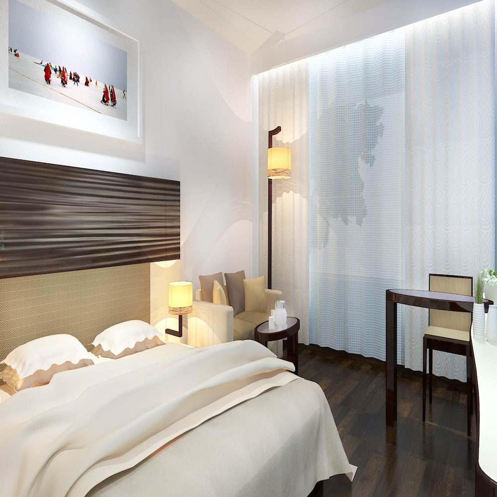 Ambar Sarovar Portico 20/48