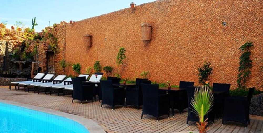 Omega Hotel 40/46