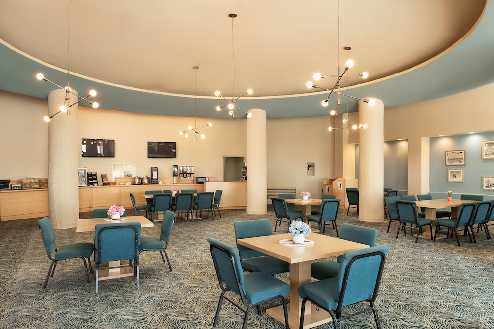 Sherry Frontenac Oceanfront Hotel 31/49