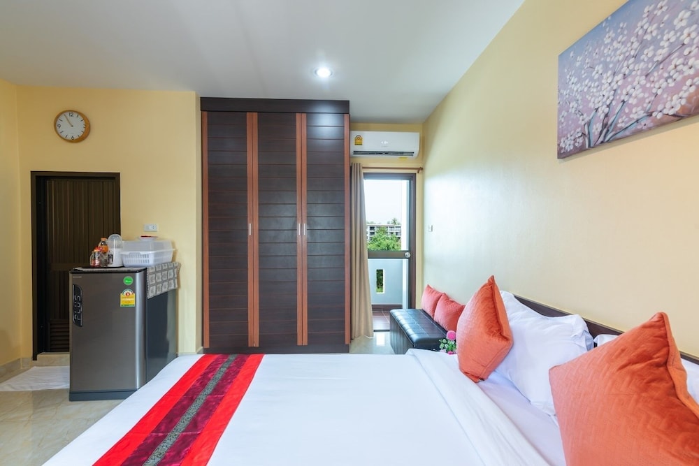 T Y Airport Inn 13/53