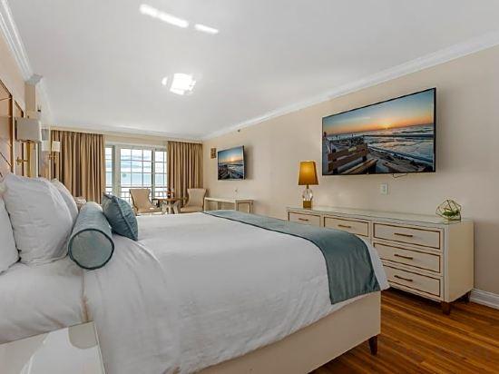 Premium, King Bed, Side Ocean View, Sofa