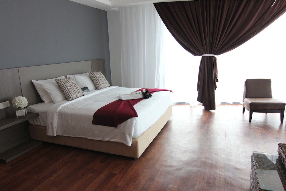 Nexus Regency Suites & Hotel 24/69