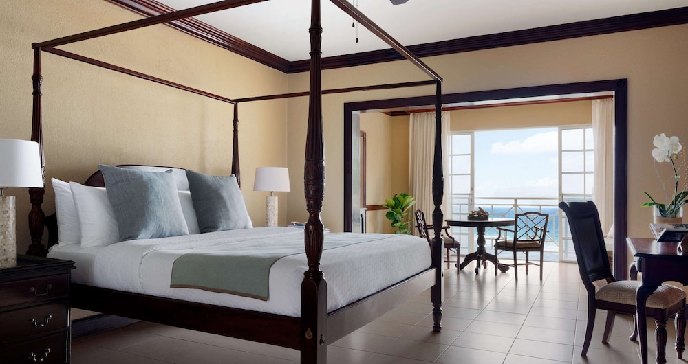 1 Bedroom, Royal, Monarch, Suite, King Bed, Ocean Front, Butler