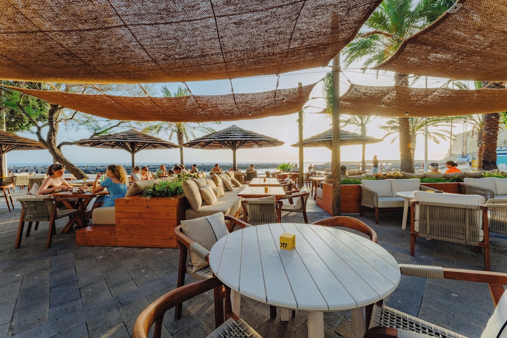 Calheta Beach by Savoy Signature 64/79