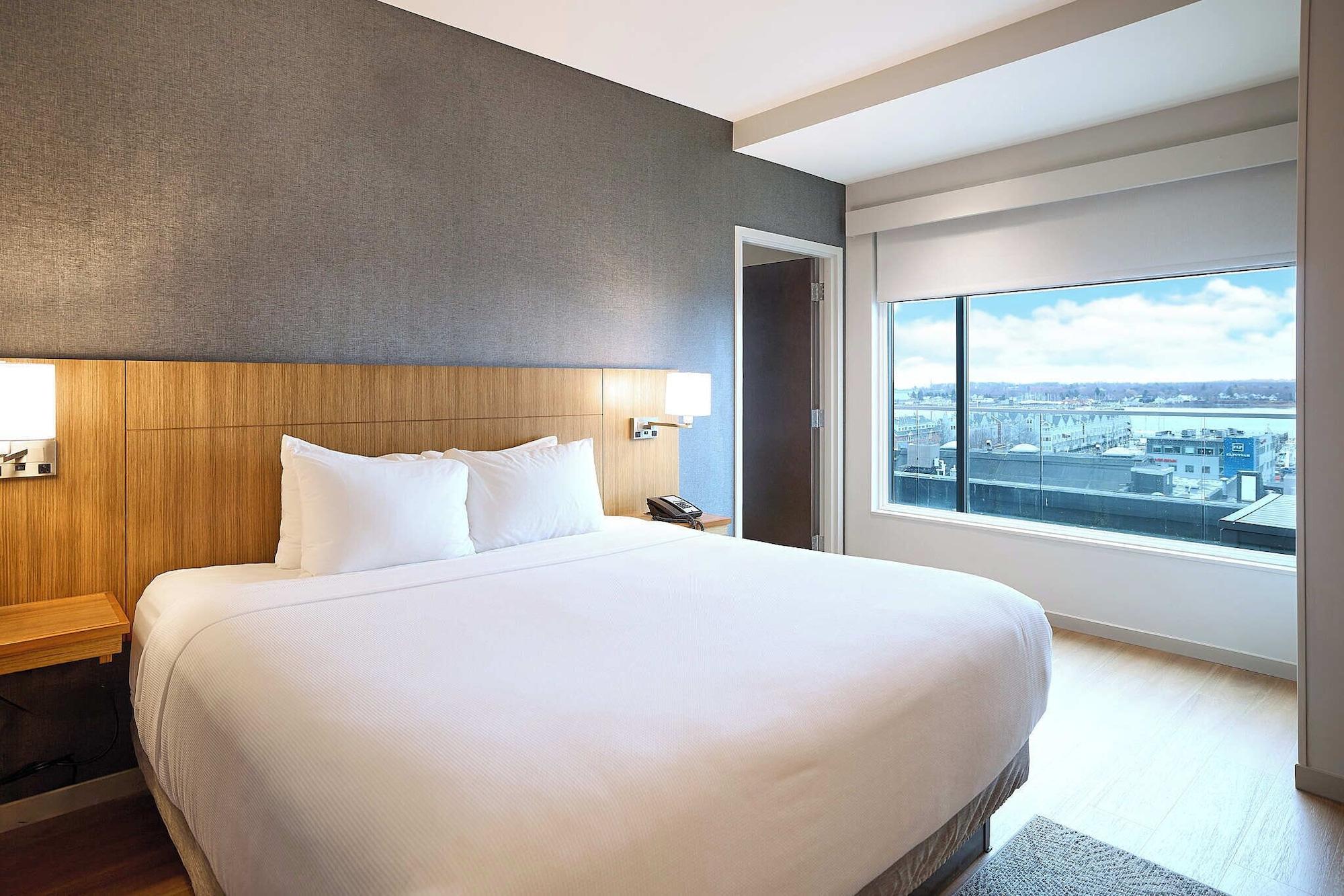 1 Bedroom, Suite, Bay View