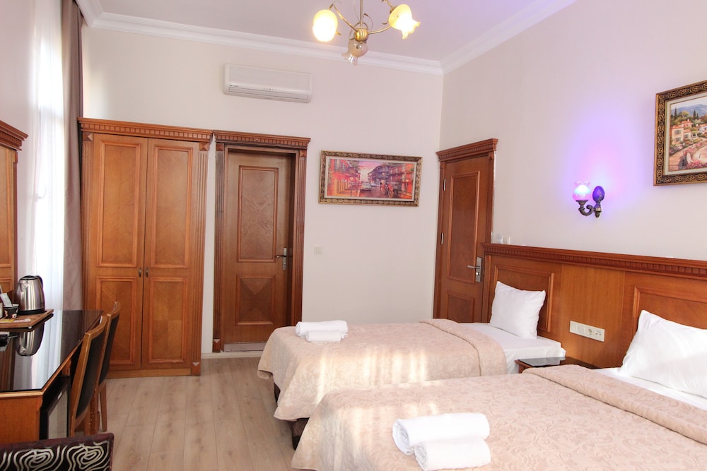 ROOM, TRIPLE