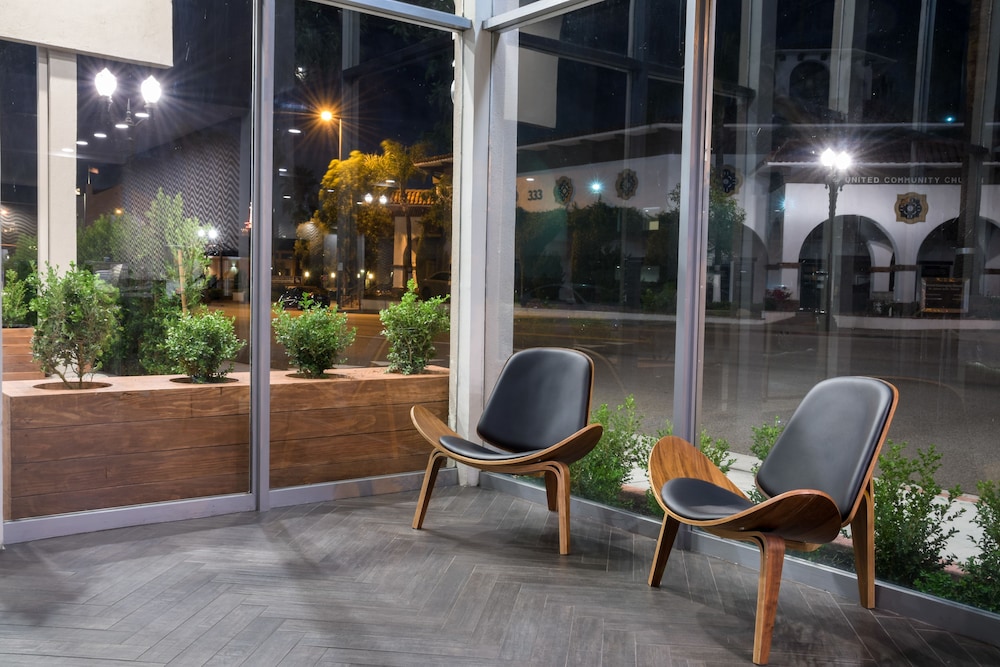 Hotel Xilo Glendale 4/51