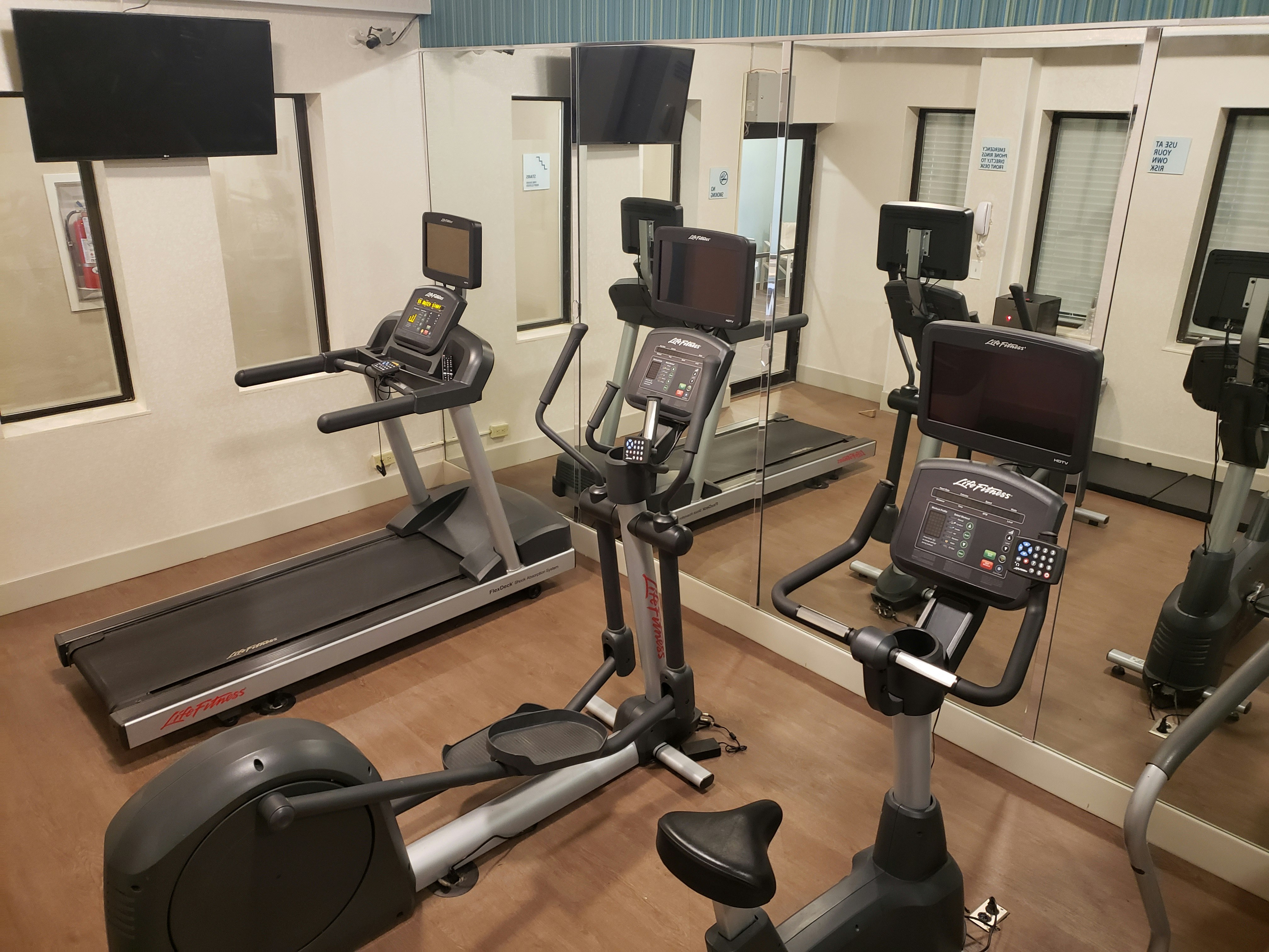 Holiday Inn Express Pittsburgh-North(Harmarville) 36/50