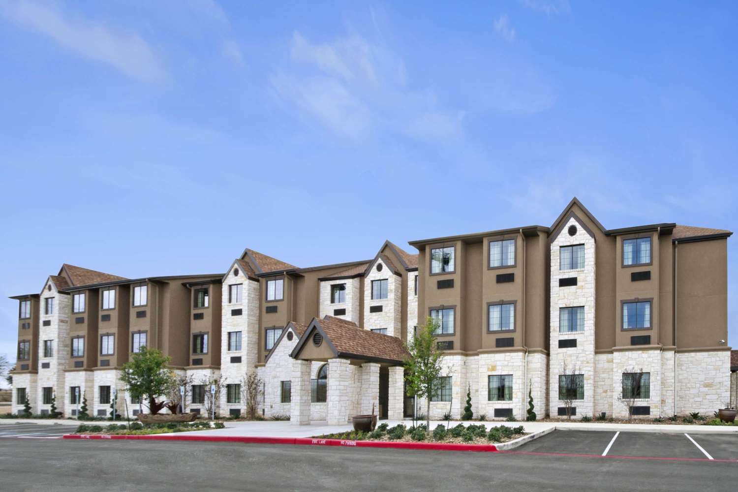 Microtel Inn and Suites By Wyndham Round Rock 13/15