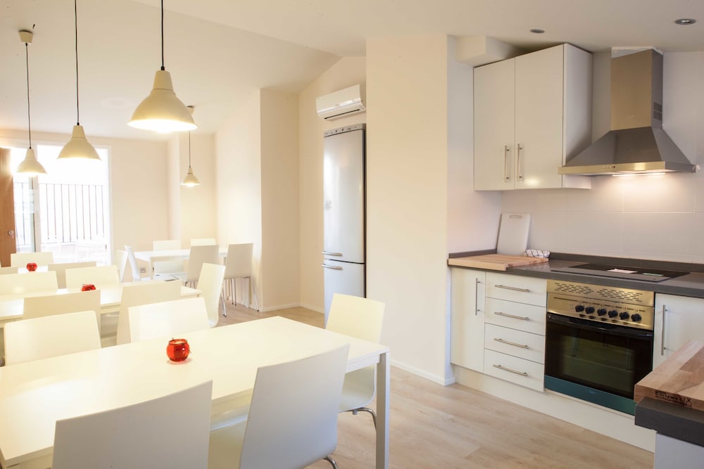Hulot Hostal Valencia 12/20