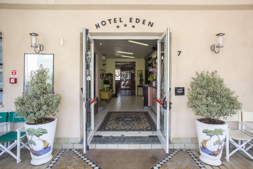 Hotel Eden 12/64