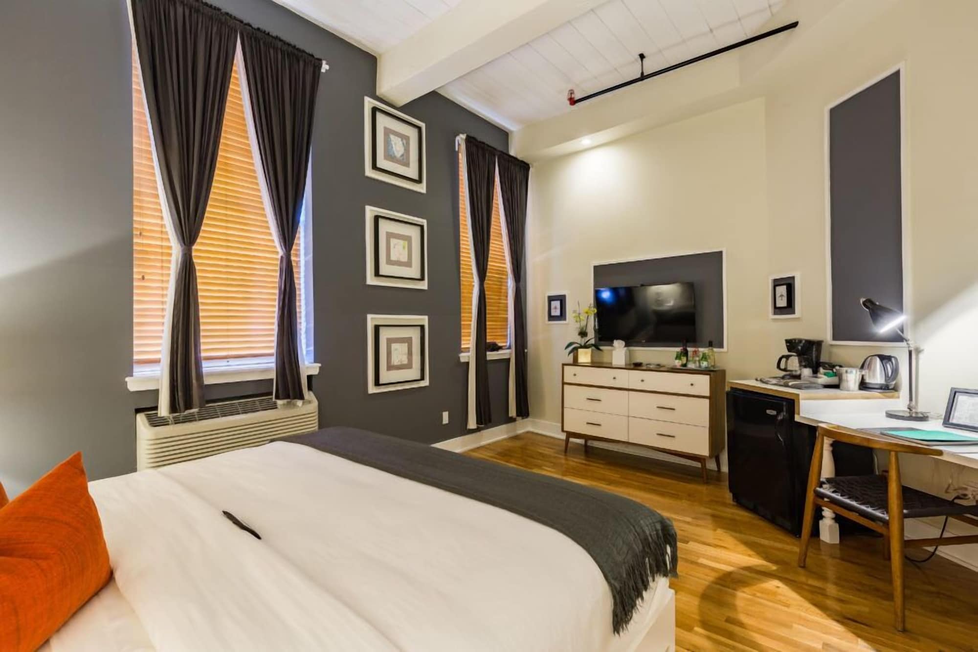 LOFT, SUITE