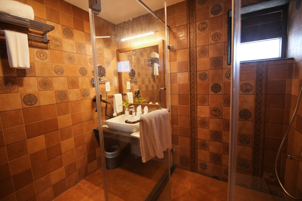 Gokulam Grand Resort and Spa Kumarakom 50/50