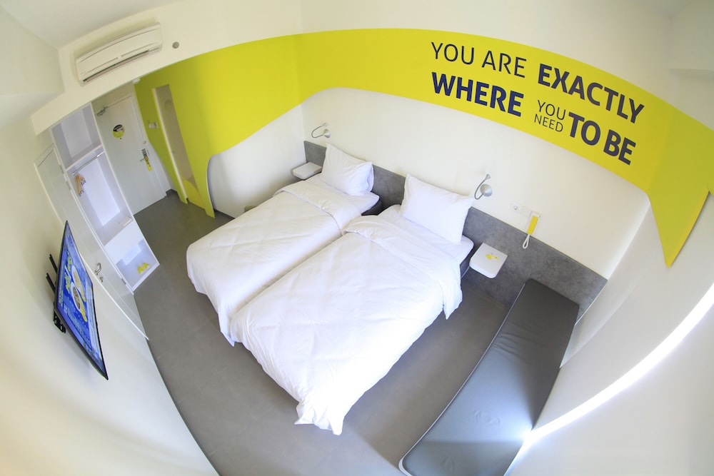 YELLO HOTEL JEMURSARI 10/27
