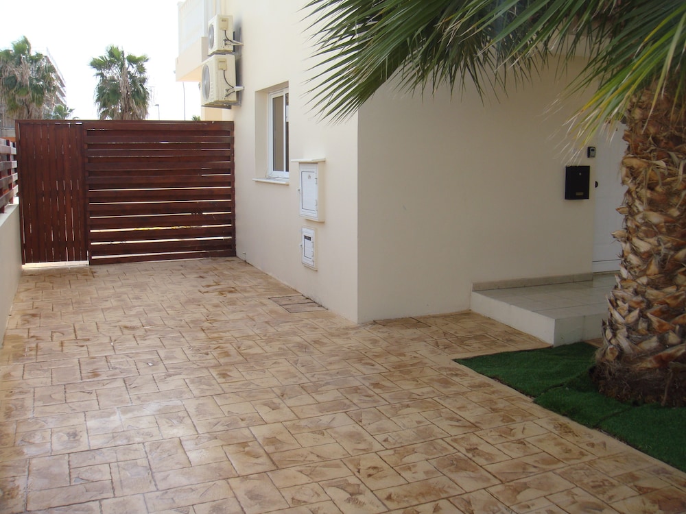 Athena Villa 30/32
