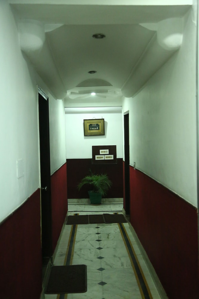Hotel Krishna Sagar(Raj Nagar) 25/62