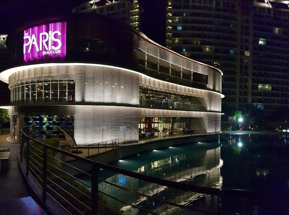 Azure Luxury Beach Suites By Vacationsph 6/50