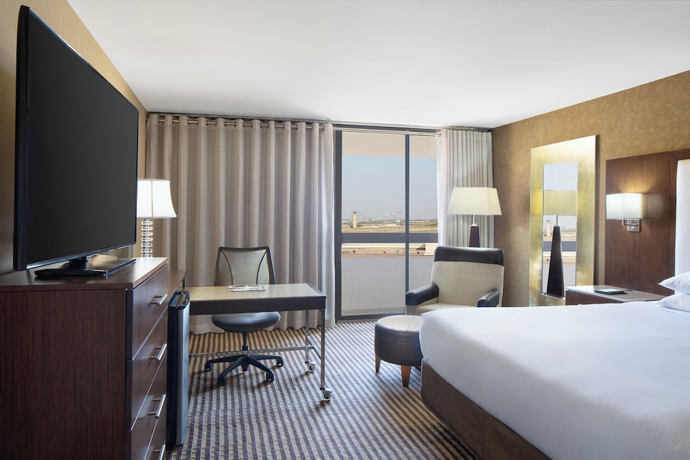 غرفة بسرير كينج، Hyatt Regency DFW International Airport 3/6