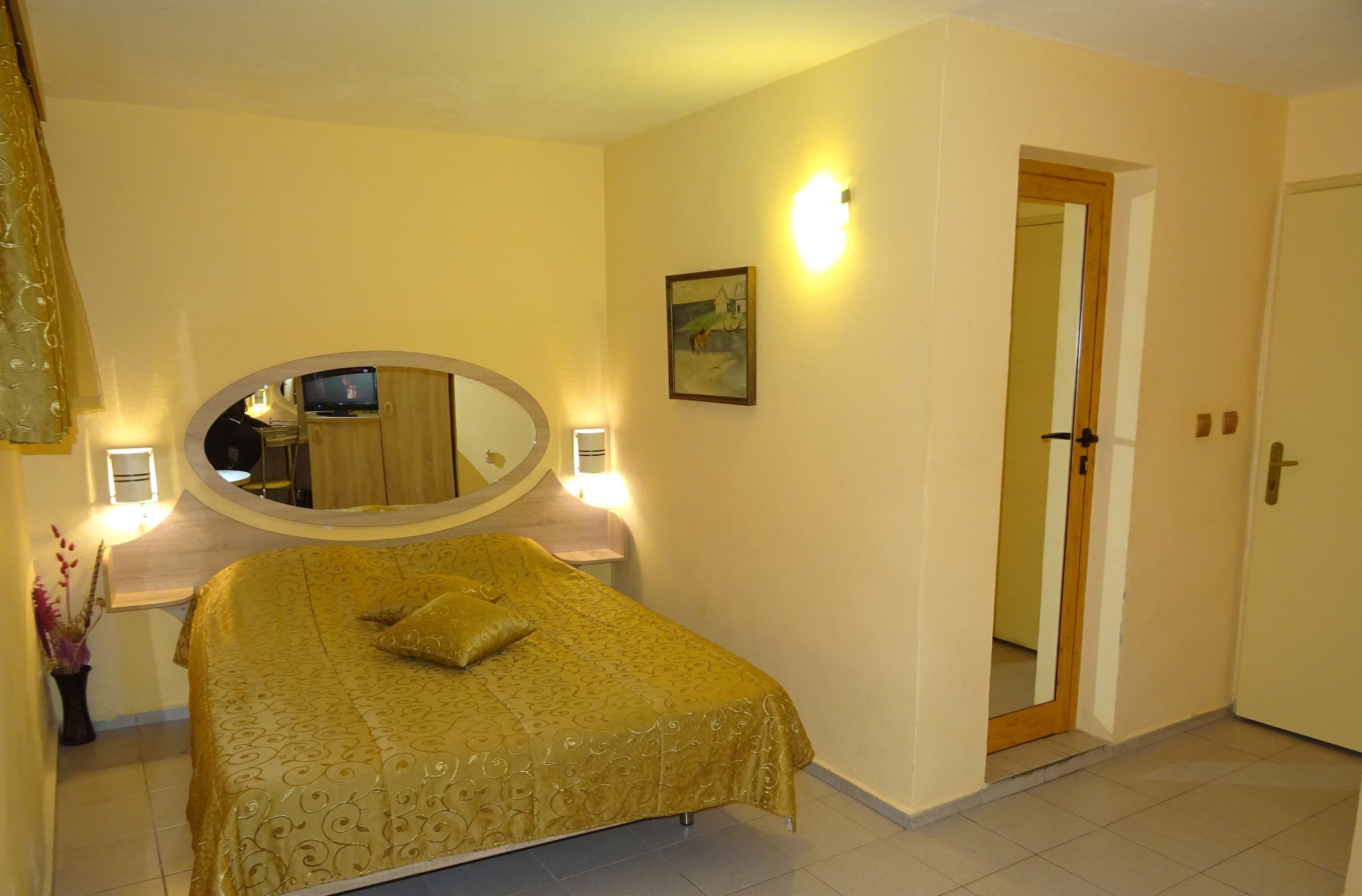1 BEDROOM, ECONOMY