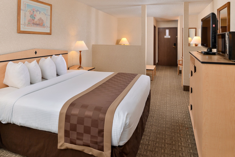 SYLO Hotel Denver Airport, a Ramada by Wyndham 10/57
