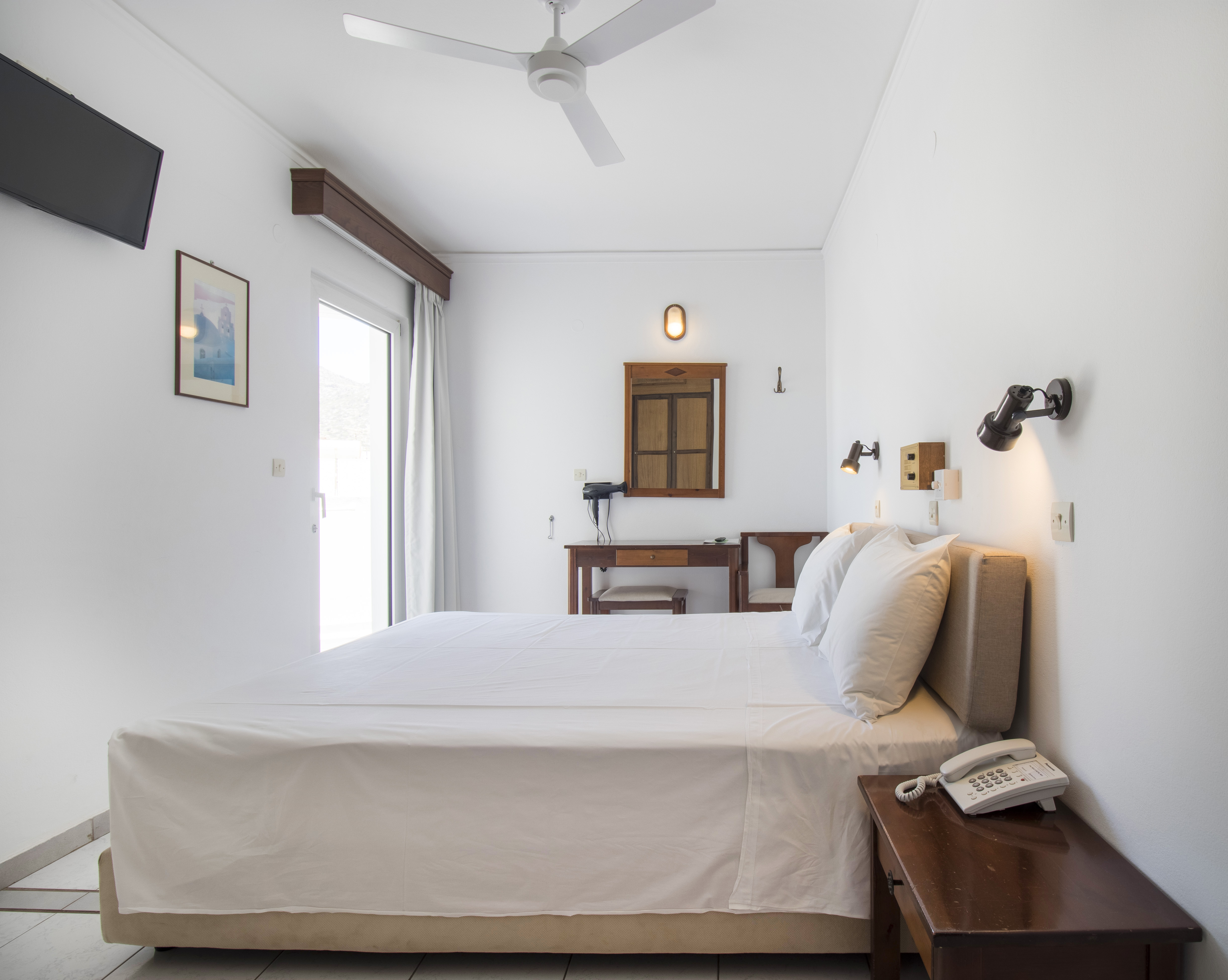 ROOM, DOUBLE OR TWIN BED, SIDE SEA VIEW
