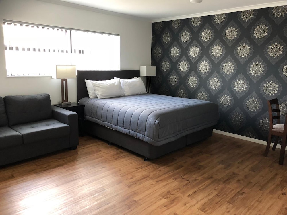 Uni Motel 12/45